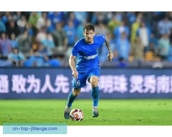 普茨林南通中场全力拼搏展现不屈精神与团队风采 普茨林南通中场全力拼搏展现不屈精神与团队风采